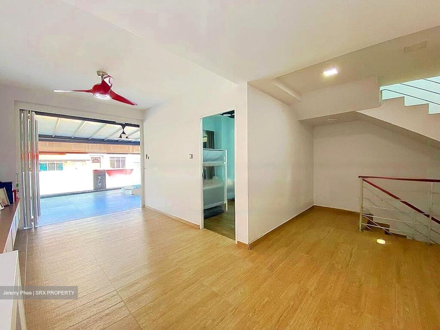 Flora Road (D17), Terrace #465344321